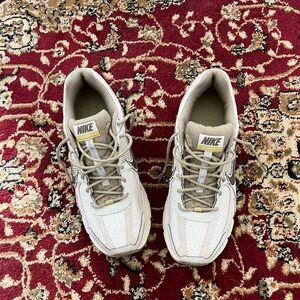Nike Vomero 5 Beige Sneakers